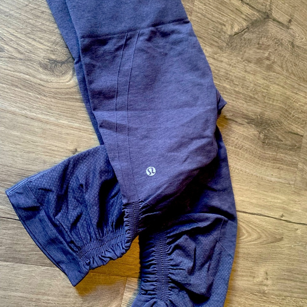 Lululemon cropped yoga pants
